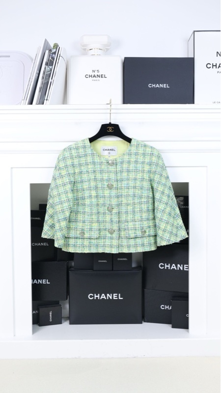 Chanel 19年预告系列荧光绿格纹两口袋crop短外套