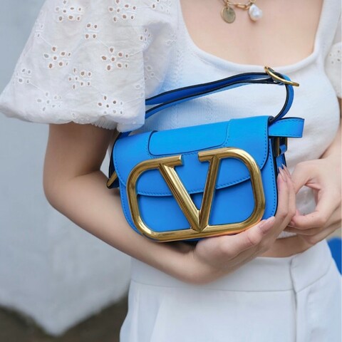 Valentino 大logo單肩斜挎包藍色金扣 牛皮