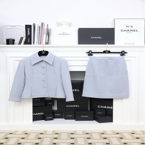 Chanel 92年春夏系列雾霾蓝色收腰两口袋外套半裙套装