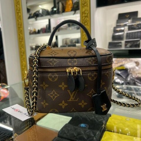 東區正精品㊣LOUIS VUITTON LV VANITY M45165字紋雙色拉鍊皮穿鍊金鍊化妝箱包兩用包斜背包 RA1870