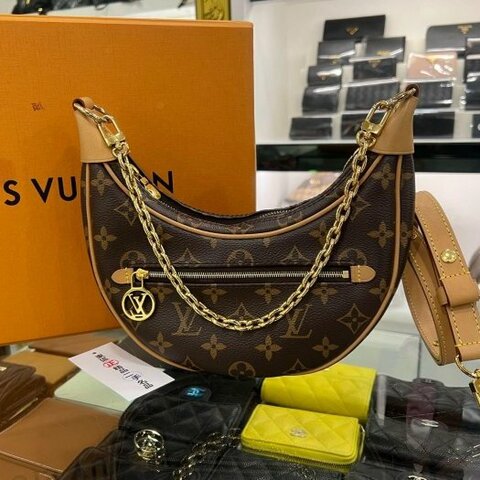 東區正精品㊣LOUIS VUITTON LV M81098 LOOP PM字紋拉鍊彎月包肩背包斜背包 RA1871