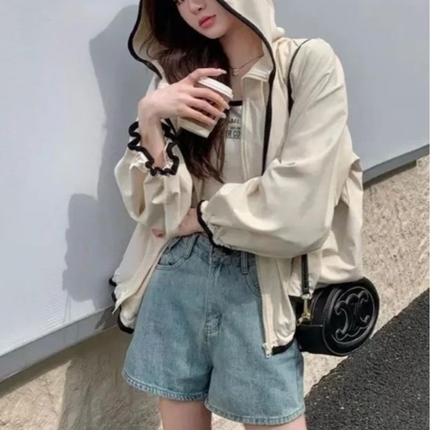 【98新❤️潮人必備✨ 全網最低價！】Celine/賽琳 凱旋門 浮雕包 月餅包 黑色金扣（下單前先詢問庫存❗️❗️）