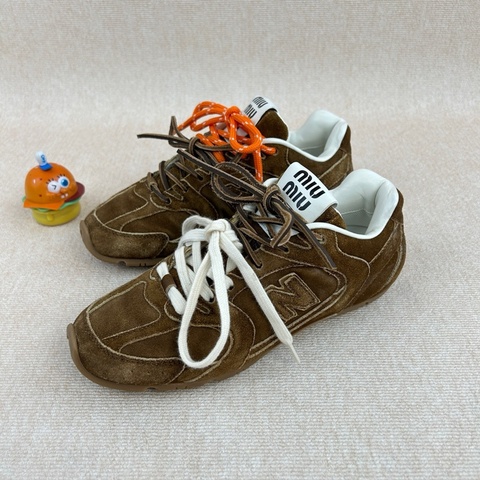 MiuMiu繆繆 New Balance卡其色德訓鞋 尺碼：36