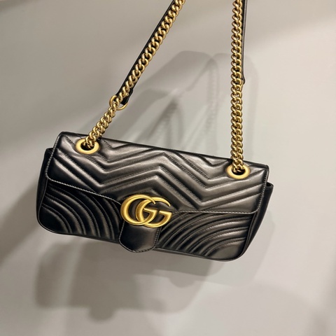 Gucci GG marmont 26cm 牛皮 掀蓋 斜背包 黑 金