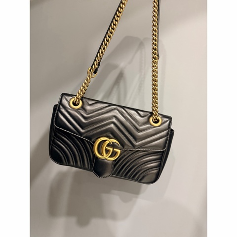 Gucci GG marmont 26cm 牛皮 掀蓋 斜背包 黑 金