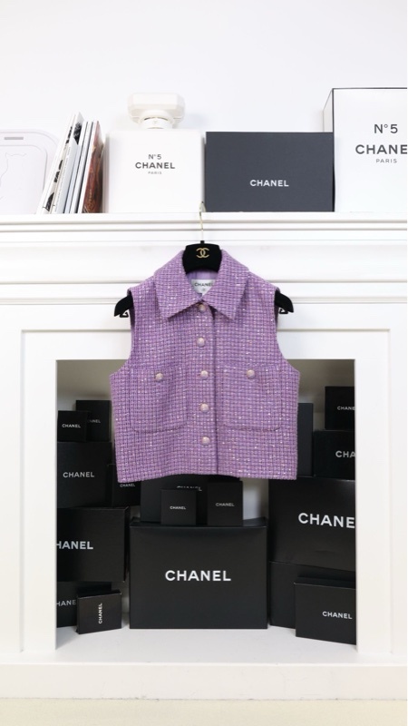 Chanel 24C早春系列紫色亮片钻扣马甲上衣