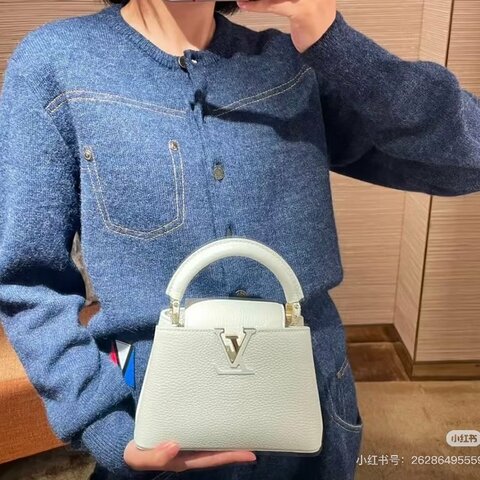 LV 雪白色金扣capucines mini  手提肩背斜背包 芯片款 20*13*7.5 98新配件盒子 塵袋