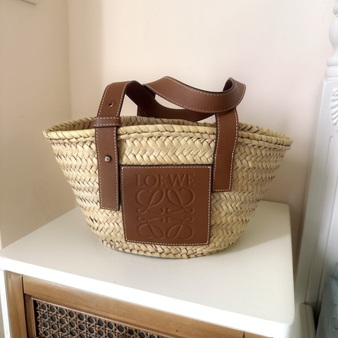 近全新LOEWE 經典草編包 s號 日本熱賣款