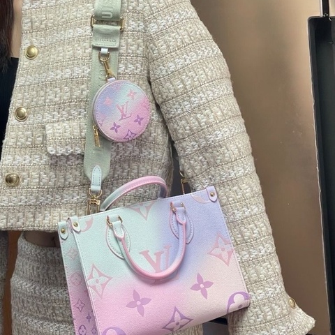 Lv onthego小號炫彩紫色tote 手提肩背斜背包 25X15 X11.5 9新 配件盒子 塵袋 零錢包 肩帶