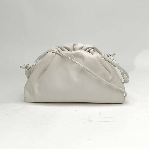 BOTTEGA VENETA Pouch雲朵包Mini22米白色牛皮肩背包