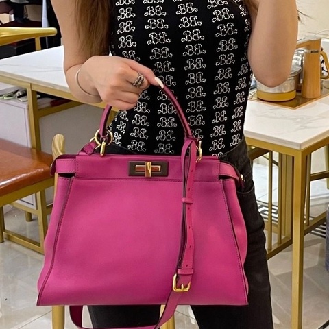 FENDI 玫紅色金扣peekaboo手提斜背包34*23.5*12 9新 配件塵袋