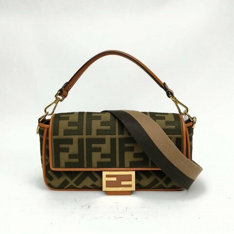 FENDI Baguette法棍包中號金扣老花帆布金扣肩背包
