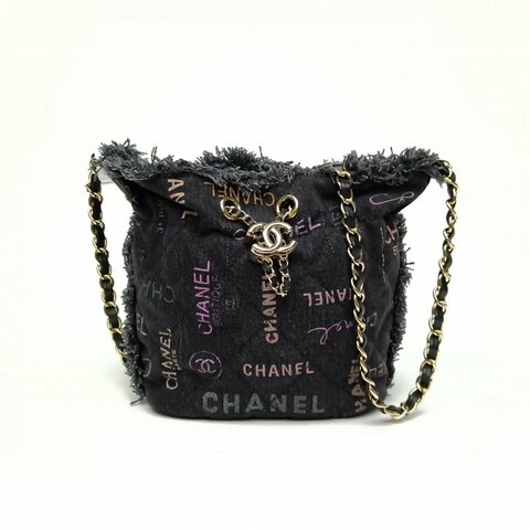 CHANEL 黑色牛仔晶片金扣22春夏丹寧logo印花水桶包肩背包