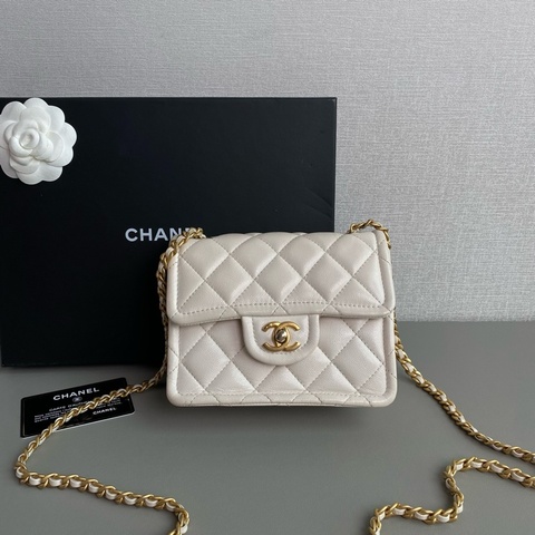 Chanel香奈兒 白色金扣 荔枝皮豆腐包斜背包