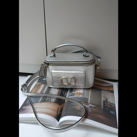 Valentino 銀皮兩用小方化妝包