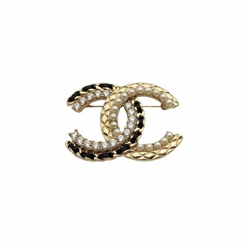 CHANEL 黑白皮穿鏈間珍珠水鑽雙C胸針大號合金