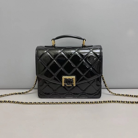 Chanel香奈兒 黑金漆皮菱格郵差包 芯片款