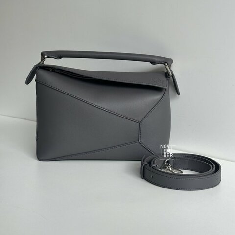 99.9新🆕 Loewe 羅意威 Puzzle 小號 灰色銀釦