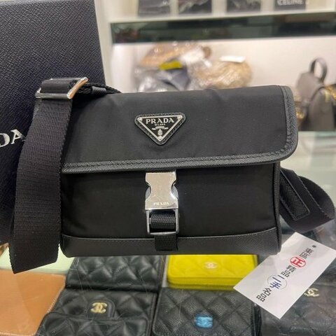 東區正精品㊣PRADA 2ZH108 PRADA 黑色尼龍銀三角牌釦式迷你翻蓋小手機包肩背包斜背包 RZ6542