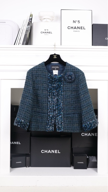 Chanel 12年秀款孔雀绿亮片滚边山茶花胸针crop短外套