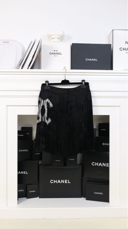 Chanel 22A高级手工坊系列珍珠刺绣cc logo黑色百褶纱裙半裙