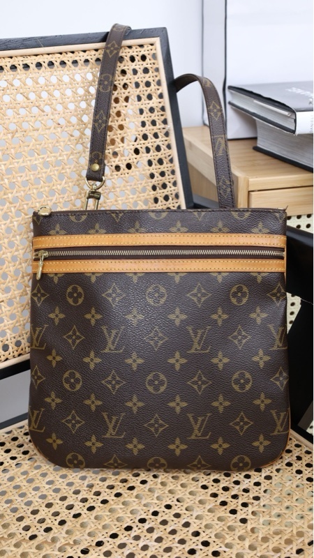 LV老花Pochette Bosphore单肩包