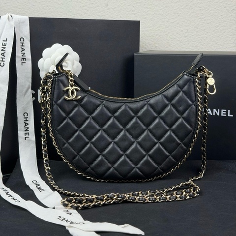 Chanel香奈兒 23P春季系列 小羊皮 餃子包碗豆包月亮包單肩包斜背包 黑色 芯片款