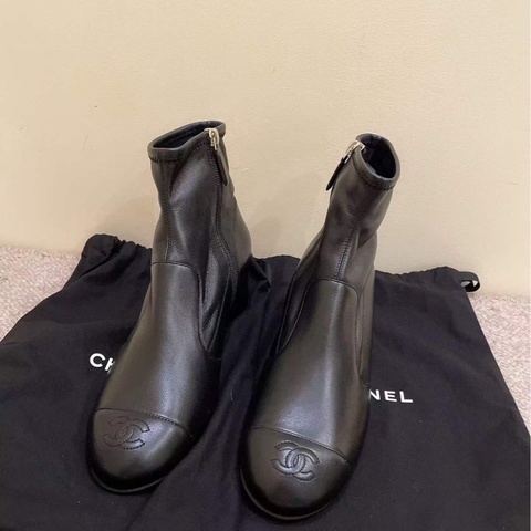 全新 Chanel 黑色羊皮短靴 39碼