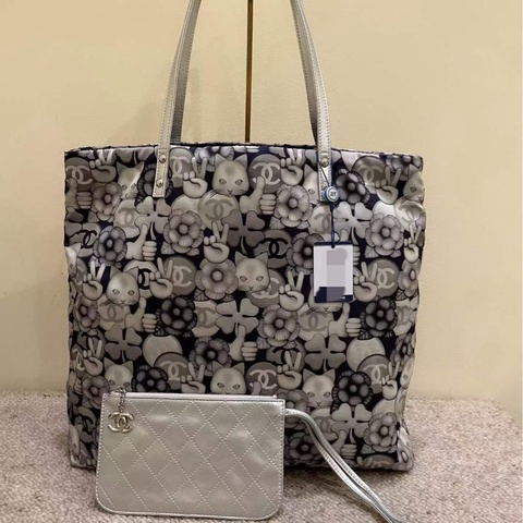 Chanel 银色猫咪子母tote  图案很趣味 大容量又轻便