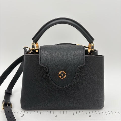 路易威登Louis Vuitton Capucines 小號 黑色粒紋牛皮 金釦手提包斜背包