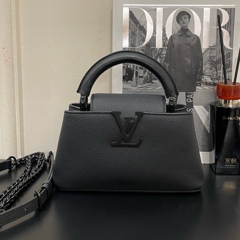 ✨ lv 路易威登LOUIS VUITTON Capucines EAST WEST 橫版卡普辛 迷你磨砂黑啞光牛皮革 單肩包手提包斜挎包 底長22cm
