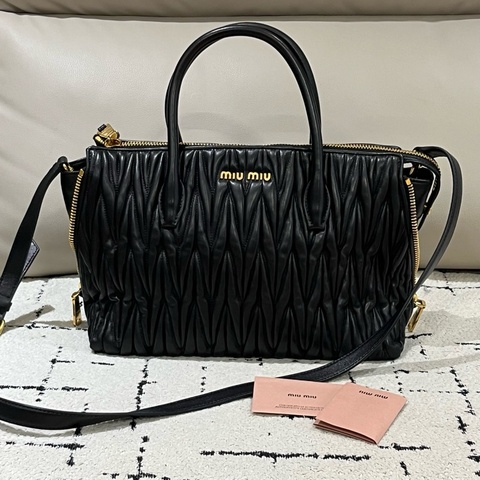 Miumiu 褶皺托特包 帶肩帶 底長30。