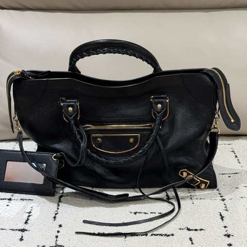 99新Balenciaga 巴黎世家機車包 黑金配色 底長38。