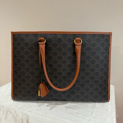 Celine 老花托特包 大號 21年編碼 底長43 。