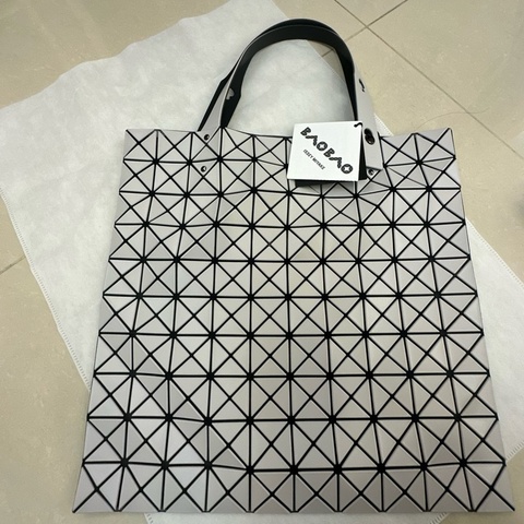 ［99新］三宅一生 ISSEY MIYAKE BaoBao 10x10 白