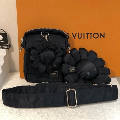 Lv 路易威登 村上隆聯名款 限量太陽花斜挎拉鍊胸包腰包 底長13.5。