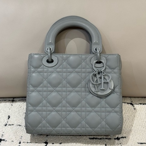 Dior戴妃四格 磨砂灰 20年編碼 底長20 。