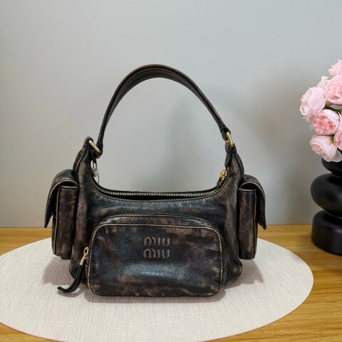 Miumiu Pocket Nappa 復古做舊擦色機車腋下包hobo