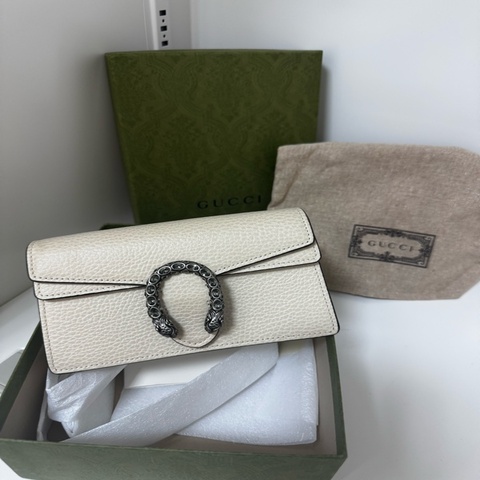 Gucci Dionysus Super Mini 荔枝紋白色酒神包（鑽扣款 / 雕花雙虎頭扣）