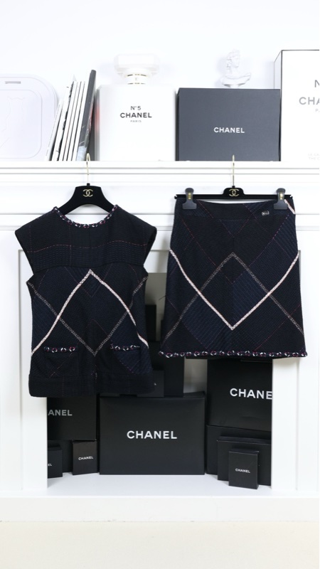 Chanel 07年度假系列秀款深蓝色红白滚边外套马甲半裙套装