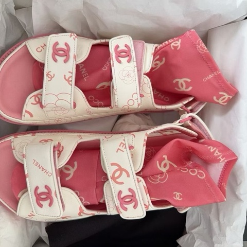 全新員購chanel香奈兒山茶花魔術貼涼鞋 送配套襪子37.5碼 偏大 半碼