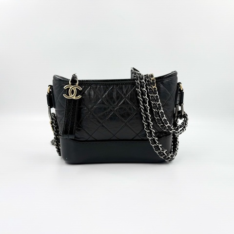 Chanel🫶🏼黑色菱格紋揉製牛皮小號流浪包A91810
