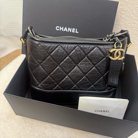 Chanel黑色菱格紋揉製牛皮小號流浪包