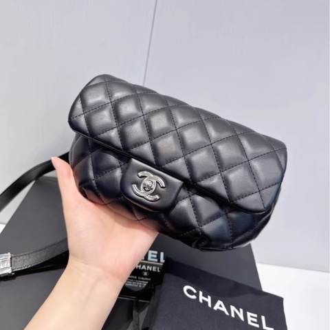 Chanel • 經典Cf黑銀牛皮腰包