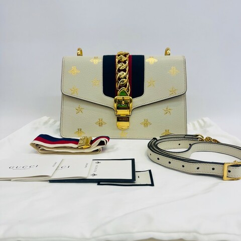 Gucci 塞爾維亞小蜜蜂中號雙肩帶鏈條斜挎包。