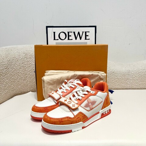 Louis Vuitton trainer 白橘魔鬼貼休閒鞋 板鞋 43碼