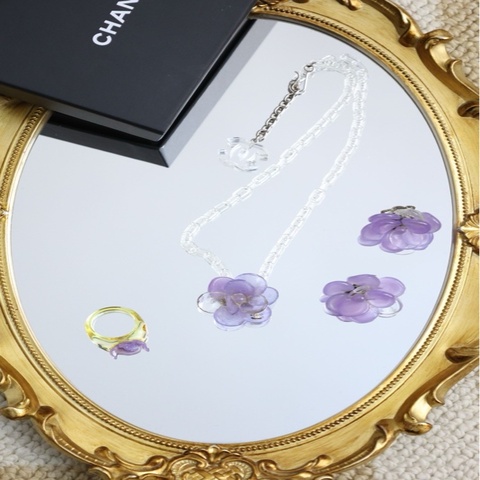 Chanel 01年紫色山茶花耳夹项链戒指三件套套装