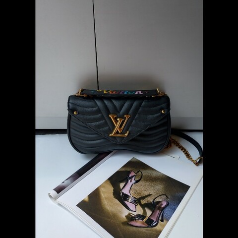 LV 彩色字母提把金鍊黑皮口蓋包