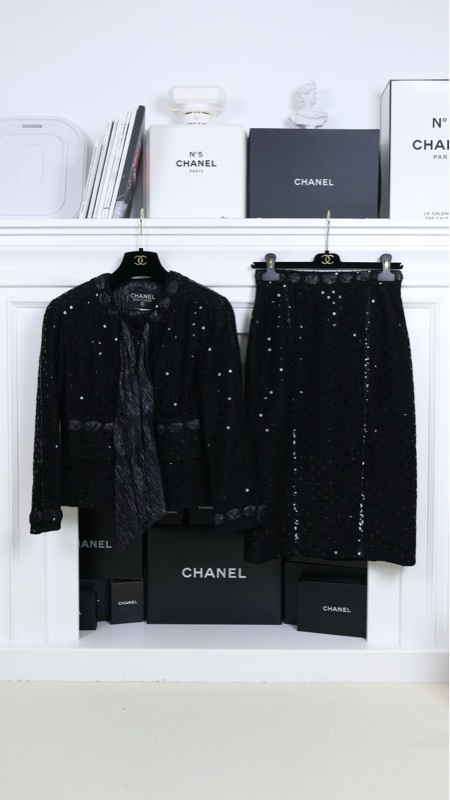 Chanel 黑色亮片蝴蝶结领口外套半裙套装