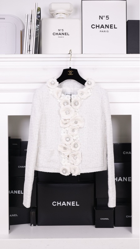 Chanel 25C海洋世界系列秀款重工白色立体山茶花莱茵石两口袋外套